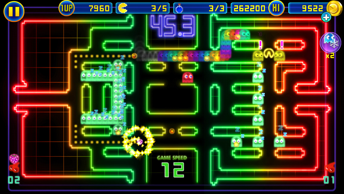 play a pacman game