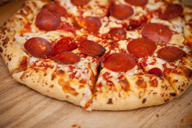 pepperoni-pizza-close-up-01